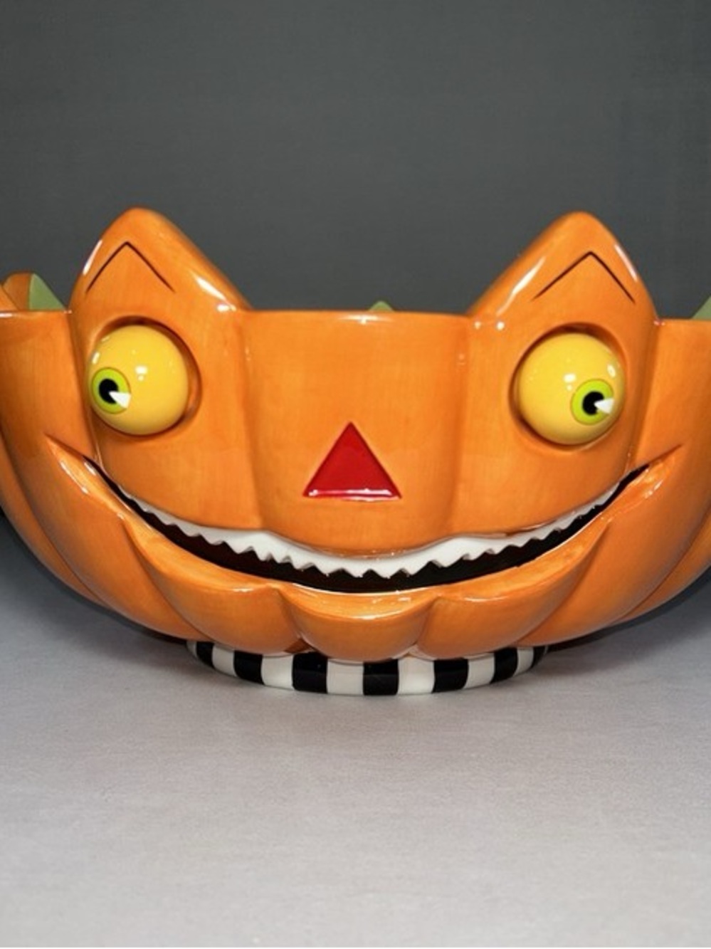 Extremely Rare Discontinued Vintage Dept 56 Google Eyes Candy Bowl. 56.35067